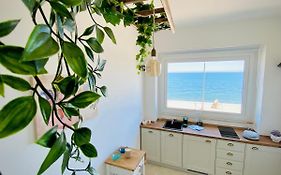 Seafront Holidays & Workstays - Mare & Sole Apartments